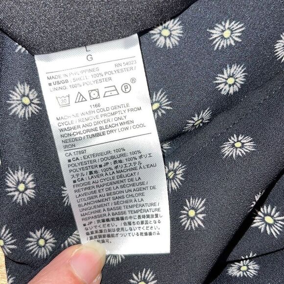 Banana Republic V-Neck Adjustable Tank Camisole Black Floral Size Large NWT - Picture 5 of 6